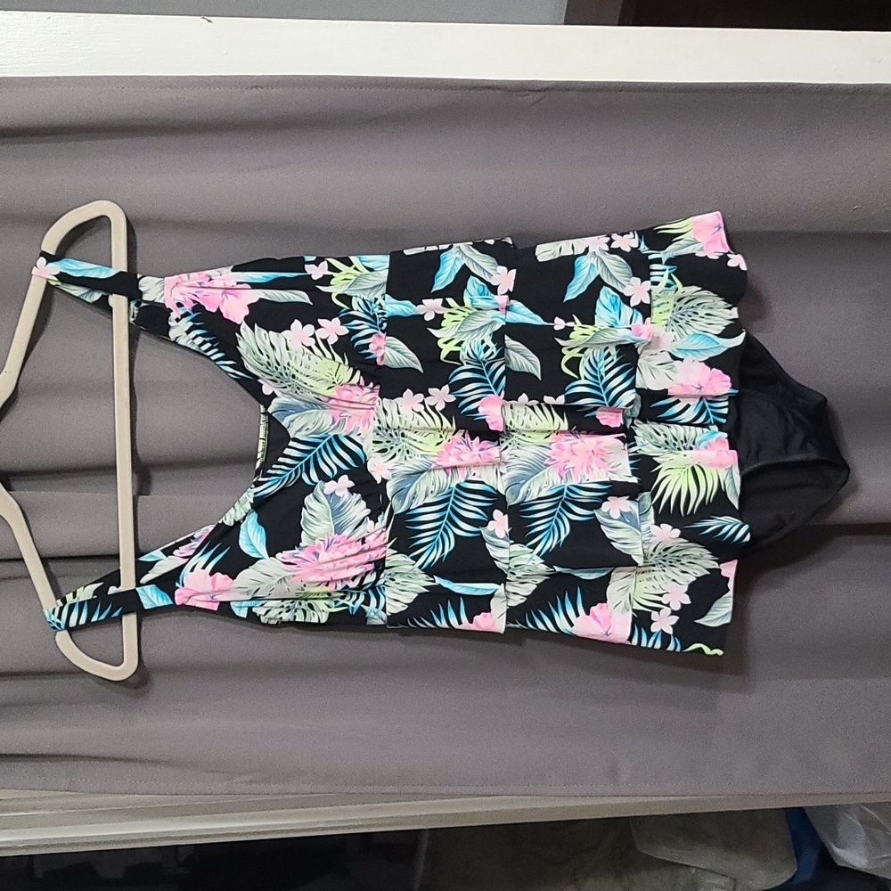 Bal Harbour Womens Swimsuit One Piece Black Floral Ruffly Size 18 EUC‎